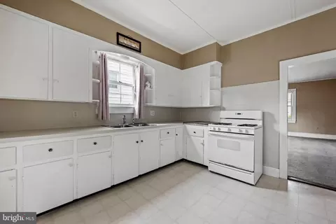 Kitchen - 305 Walnut St, Milton, DE 19968 photo 2 of 2