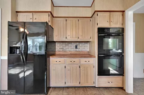 Kitchen - 32298 Hastings Dr, Laurel, DE 19956 photo 3 of 5