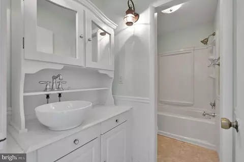 Bath - 32298 Hastings Dr, Laurel, DE 19956 photo 2 of 2