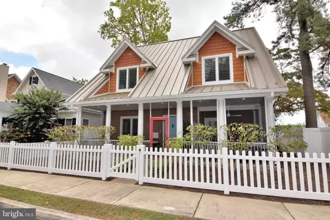 82 Sussex St, Rehoboth Beach, DE 19971