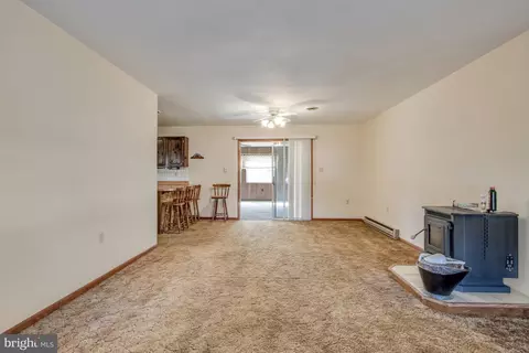 Living - 415 Serrill Ave, Ocean View, DE 19970 photo 3 of 8