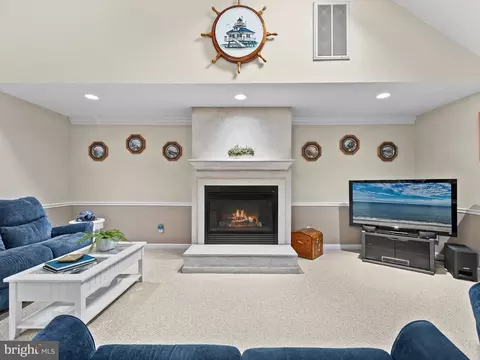 Living - 982 Turtle Dr, Bethany Beach, DE 19930 photo 2 of 3