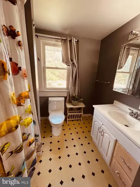 Bath - 32959 Bi State Blvd, Laurel, DE 19956 photo 1 of 2