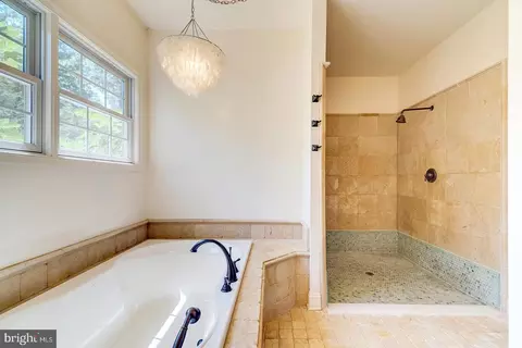 Bath - 142 W Shore Dr, Milton, DE 19968 photo 1 of 7