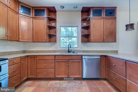 Kitchen - 142 W Shore Dr, Milton, DE 19968 photo 3 of 5