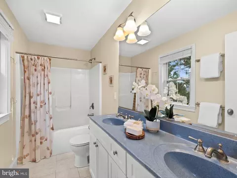 Bath - 10 S 4th St, Bethany Beach, DE 19930 photo 1 of 8