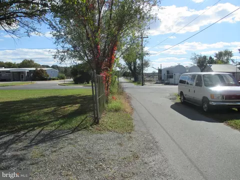 Exterior - 815 Wolfe St, Laurel, DE 19956 photo 5 of 6