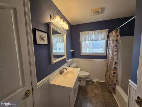 Bath - 129 Tulip Dr, Lewes, DE 19958 photo 2 of 4