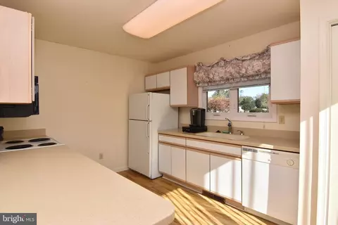 Kitchen - 146 Lakeside Dr, Lewes, DE 19958 photo 2 of 3