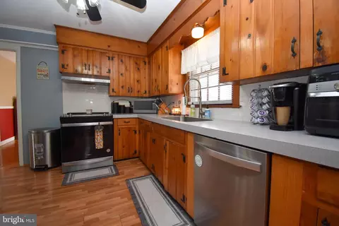 Kitchen - 309 Robinson St, Georgetown, DE 19947 photo 2 of 3
