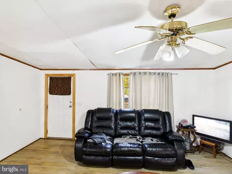 35353 Dannys Dr, Laurel, DE 19956 photo 2