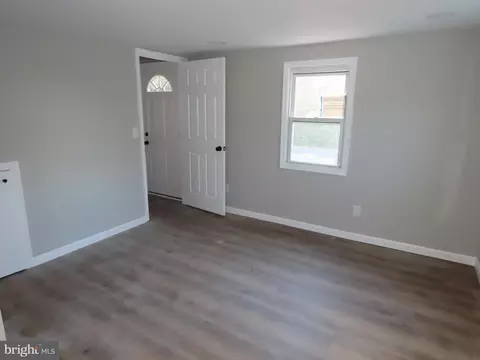 Living - 25555 Front St, Milton, DE 19968 photo 2 of 2
