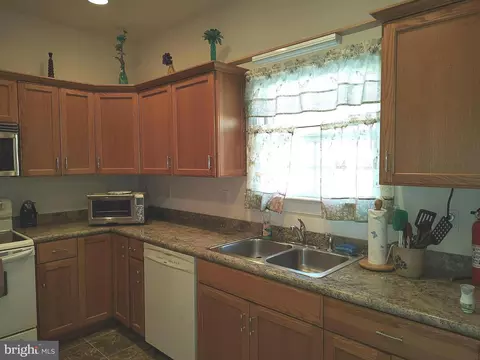 Kitchen - 2 Castleberry Ln, Georgetown, DE 19947 photo 2 of 3