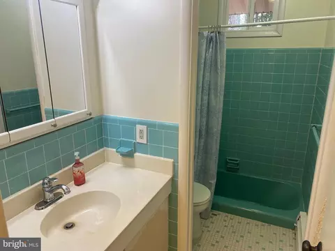 Bath - 117 W Adams St, Georgetown, DE 19947 photo 1 of 1