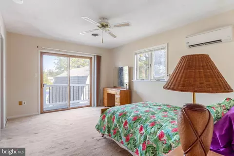 Bedroom - 38225 Piney Point Rd, Ocean View, DE 19970 photo 2 of 3
