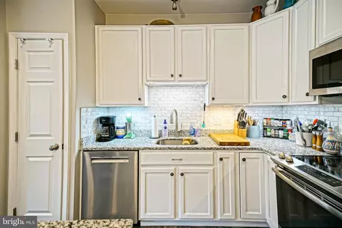 Kitchen - 4 John Hall Dr, Ocean View, DE 19970 photo 2 of 4
