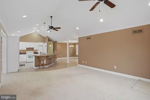 Living - 314 E 5th St, Seaford, DE 19973 photo 3 of 5