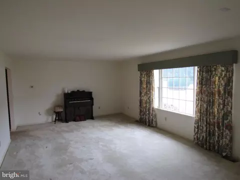 Living - 120 Lewis Dr, Laurel, DE 19956 photo 2 of 2