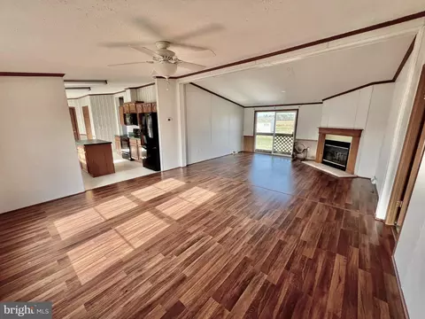 Living - 16583 Laurel Rd, Laurel, DE 19956 photo 3 of 5