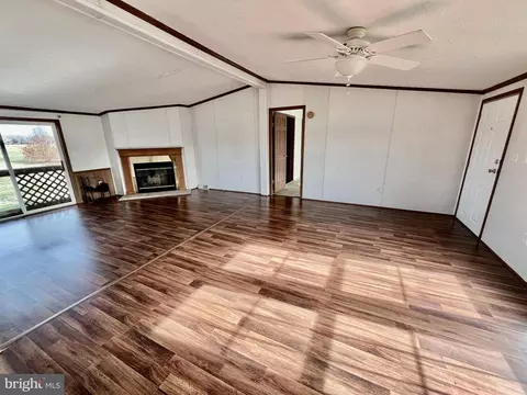 Living - 16583 Laurel Rd, Laurel, DE 19956 photo 2 of 5