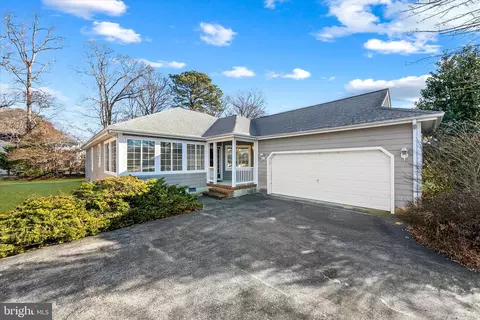 195 Lakeside Dr, Lewes, DE 19958