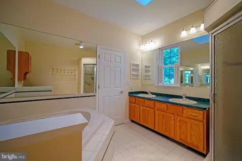 Bath - 2 Margate Ct, Lewes, DE 19958 photo 3 of 3