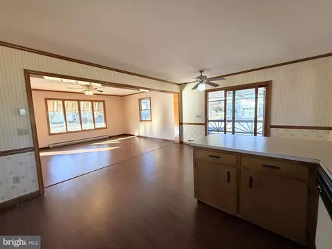 Living - 31461 Hope St, Ocean View, DE 19970 photo 3 of 4