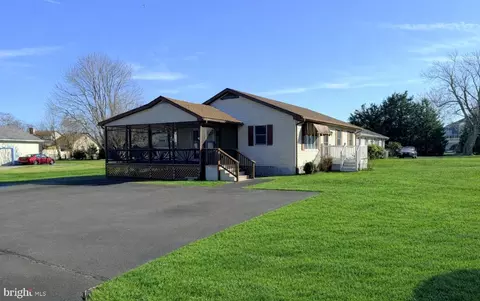 31461 Hope St, Ocean View, DE 19970