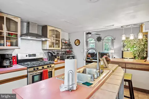 Kitchen - 13640 Collins Pond Rd E, Georgetown, DE 19947 photo 2 of 2
