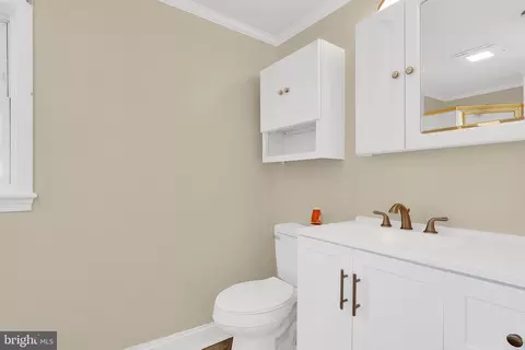 Bath - 110 E Kings St, Seaford, DE 19973 photo 2 of 3