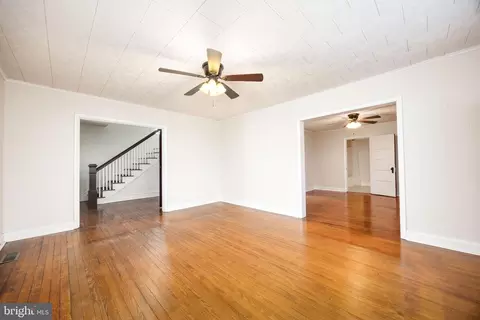 Living - 10954 E 4th St, Laurel, DE 19956 photo 2 of 6