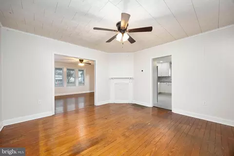 Living - 10954 E 4th St, Laurel, DE 19956 photo 5 of 6