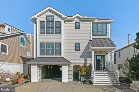 7 W Essex St, Fenwick Island, DE 19944