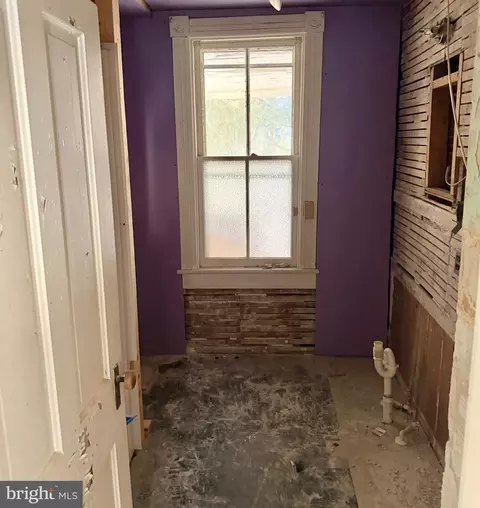 Bath - 216 W 8th St, Laurel, DE 19956 photo 1 of 1