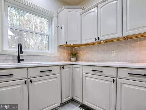 Kitchen - 6 Cinderberry Ct, Georgetown, DE 19947 photo 7 of 7