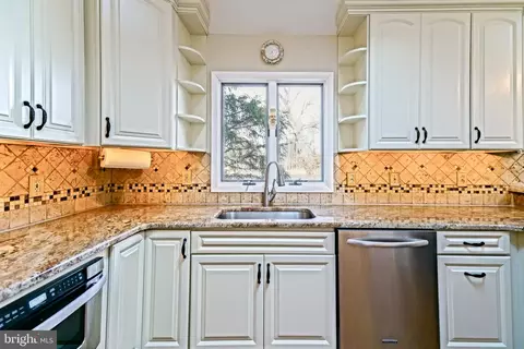 Kitchen - 30207 E Mill Run, Milton, DE 19968 photo 5 of 8