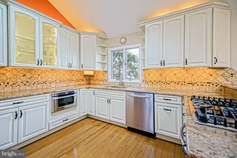 Kitchen - 30207 E Mill Run, Milton, DE 19968 photo 4 of 8