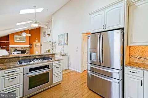Kitchen - 30207 E Mill Run, Milton, DE 19968 photo 6 of 8