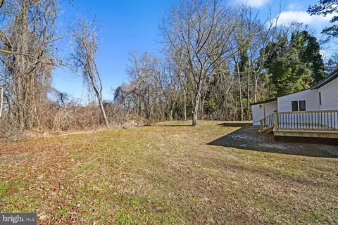 Exterior - 405 Park Ln, Laurel, DE 19956 photo 6 of 8