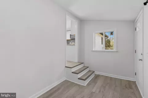 Entry Way - 405 Park Ln, Laurel, DE 19956 photo 7 of 13