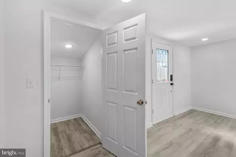 Entry Way - 405 Park Ln, Laurel, DE 19956 photo 2 of 13