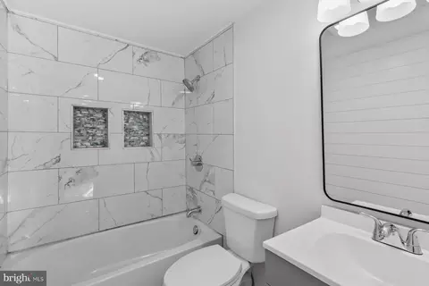 Bath - 405 Park Ln, Laurel, DE 19956 photo 3 of 4