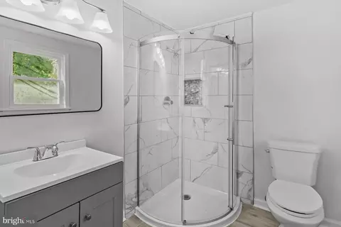 Bath - 405 Park Ln, Laurel, DE 19956 photo 1 of 4