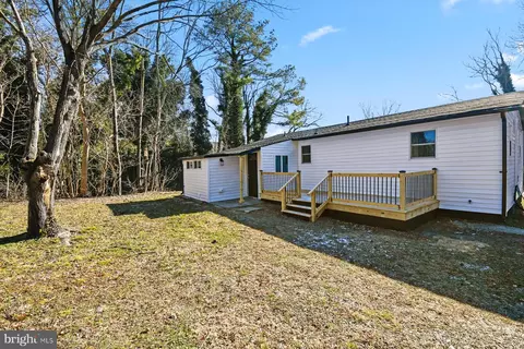 Exterior - 405 Park Ln, Laurel, DE 19956 photo 3 of 8
