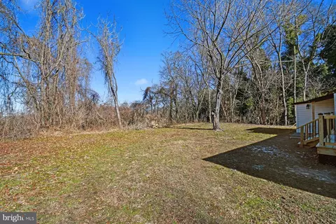 Exterior - 405 Park Ln, Laurel, DE 19956 photo 4 of 8