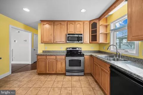 Kitchen - 31536 White St, Laurel, DE 19956 photo 2 of 4