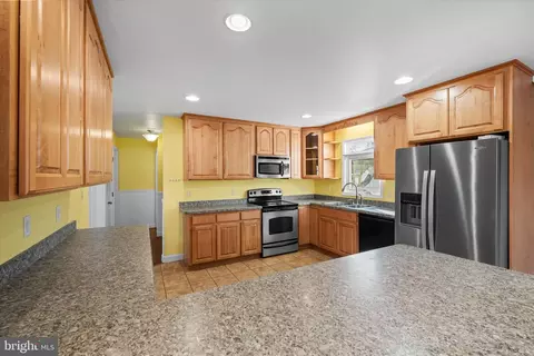 Kitchen - 31536 White St, Laurel, DE 19956 photo 3 of 4