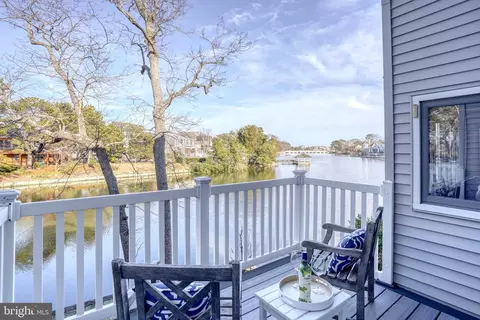 2 Newbold Sq #2, Rehoboth Beach, DE 19971