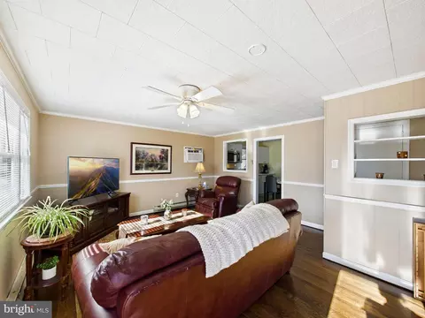 Living - 10181 Marvil Dr, Laurel, DE 19956 photo 1 of 3