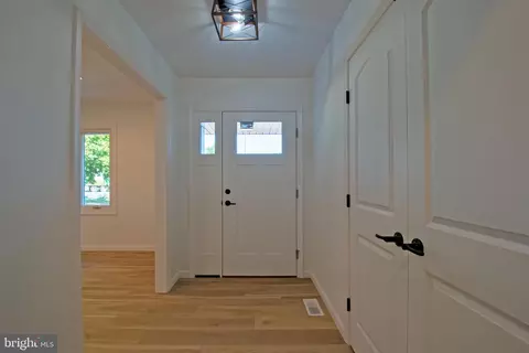 Entry Way - 26854 Broadkill Rd, Milton, DE 19968 photo 2 of 7